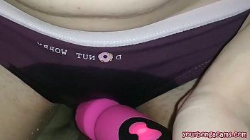 Redare Fă duș prin chiloții mei pe pula lui - yourbongacams.com