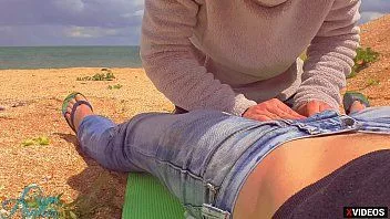 play Étranger sperme dans ma chatte sur la plage