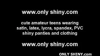 play Sunt acasa te astept in chiloti din pvc