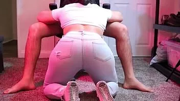 Riproduci Pawg pompino in jeans e perizoma testa bobbing piedi culo fetish bj