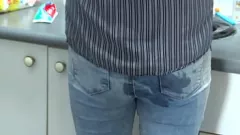 play Madrasta loira de 58 anos adora gozar na bunda