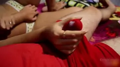 Jouer Latina Tease in Boxers - Masturbation mutuelle et sperme dans un pantalon