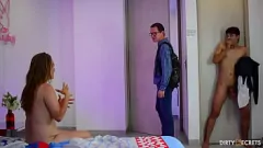 play Üvey Annenin İntikamı: Yalama, Sakso ve Sert Sikiş