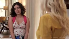 play Sirena senină vitregă și fiica vitregă curioasă Leana Lovess in pasionat lesbian întâlnind