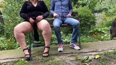 play Kencing milf di luar umum diaktifkan oleh celana dalam kotor
