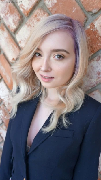 Порнозвезда Lexi Lore
